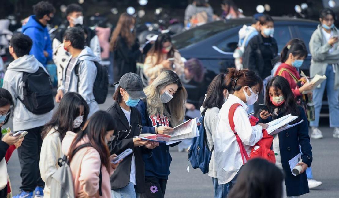 教资人有多难：“上午没素质，下午没能力”，考完试只有核酸过了