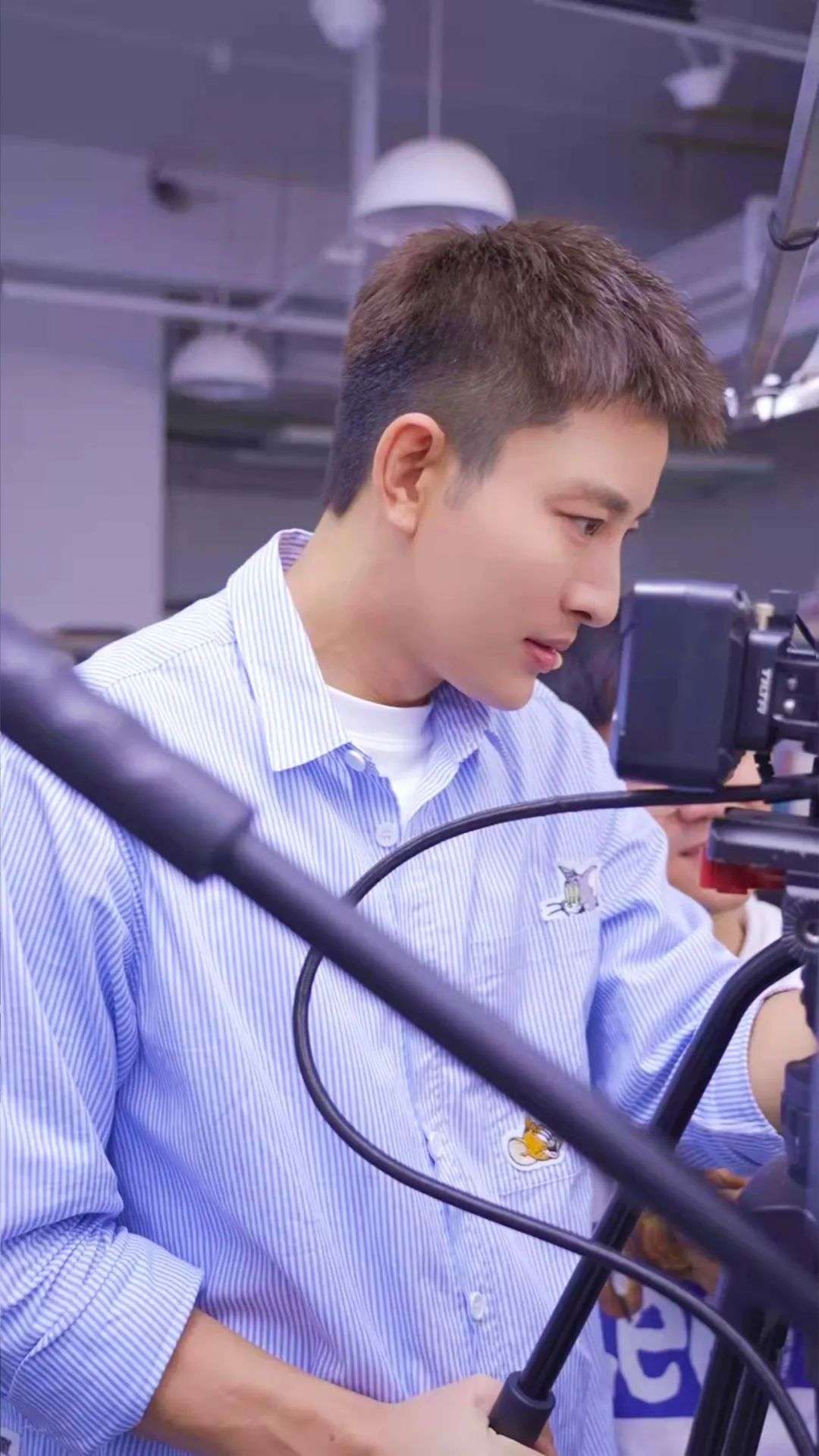 到底是谁在为明星直播带货“撑腰”？