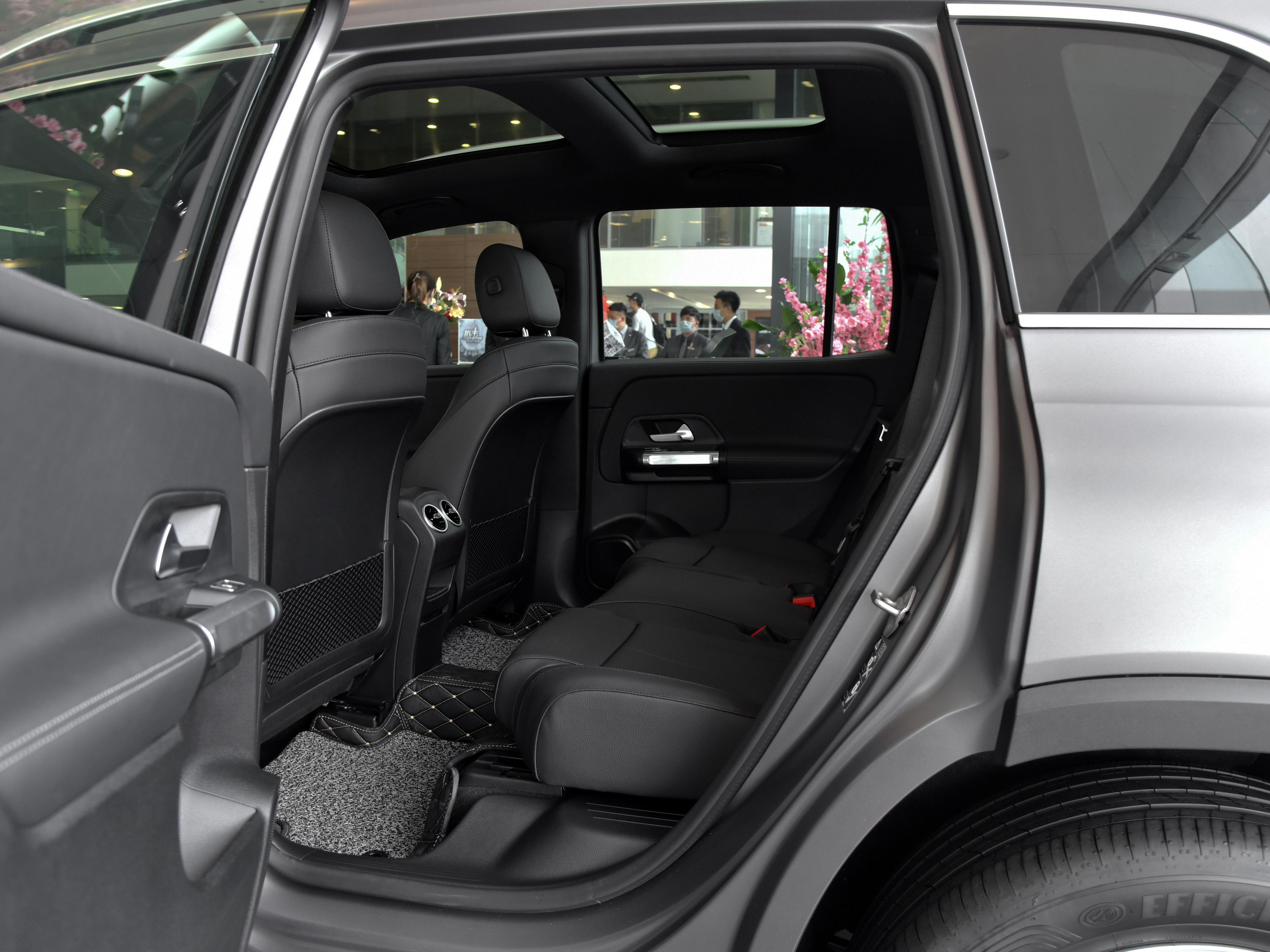 油耗较低可选7座,豪华入门大尺寸suv,实拍奔驰glb