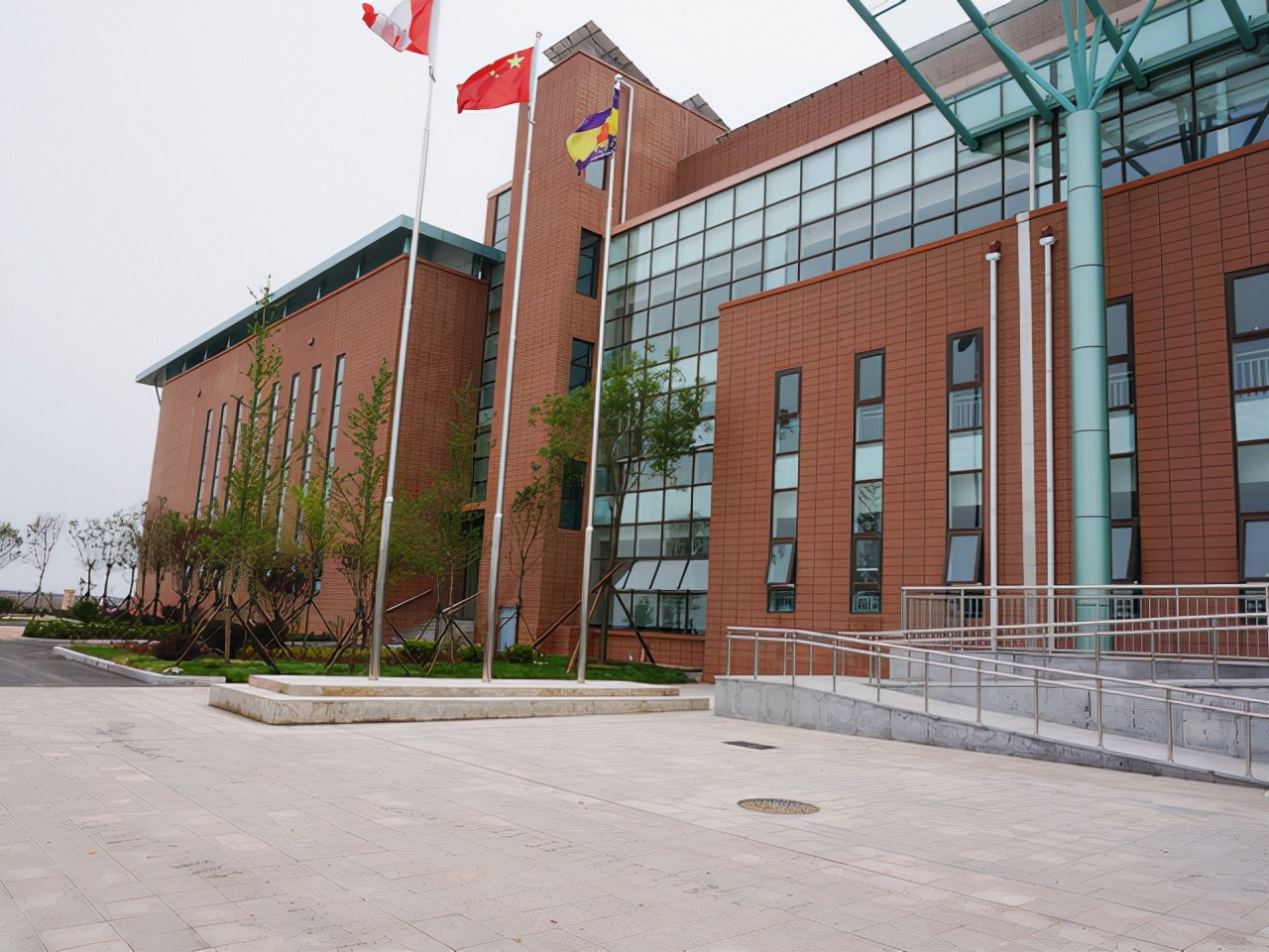 青岛有开设OSSD课程的国际学校吗？山东学生怎么去加拿大留学？