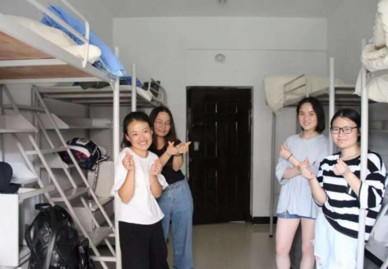大学中的“豪华”宿舍，堪比“贵族生活”，做梦都想被录取