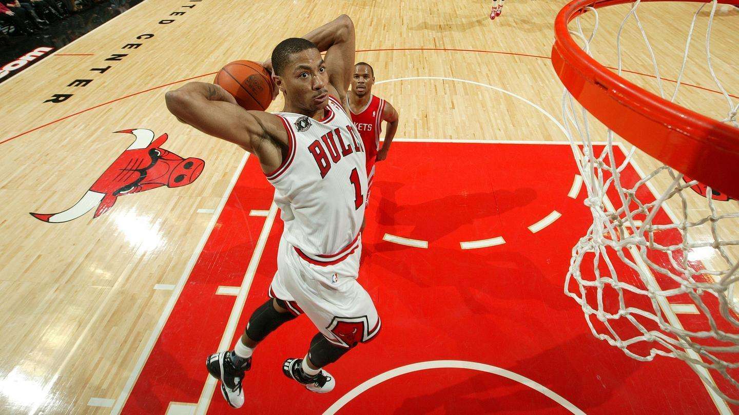 第二位,罗斯,身穿1号战袍的公牛罗斯,正处于职业生涯的巅峰时期,他