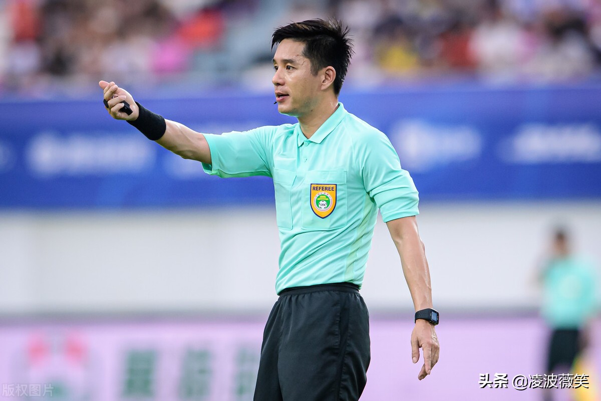 其中,大连赛区中,裁判组组长是来自辽宁的张雷,乍一看以为这是中超