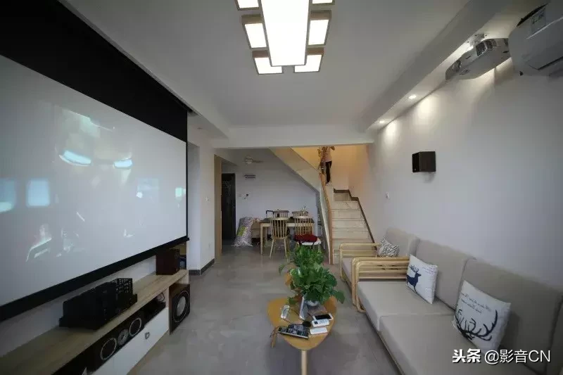 简欧风格书柜装修效果图：精巧布局，优雅与实用兼具