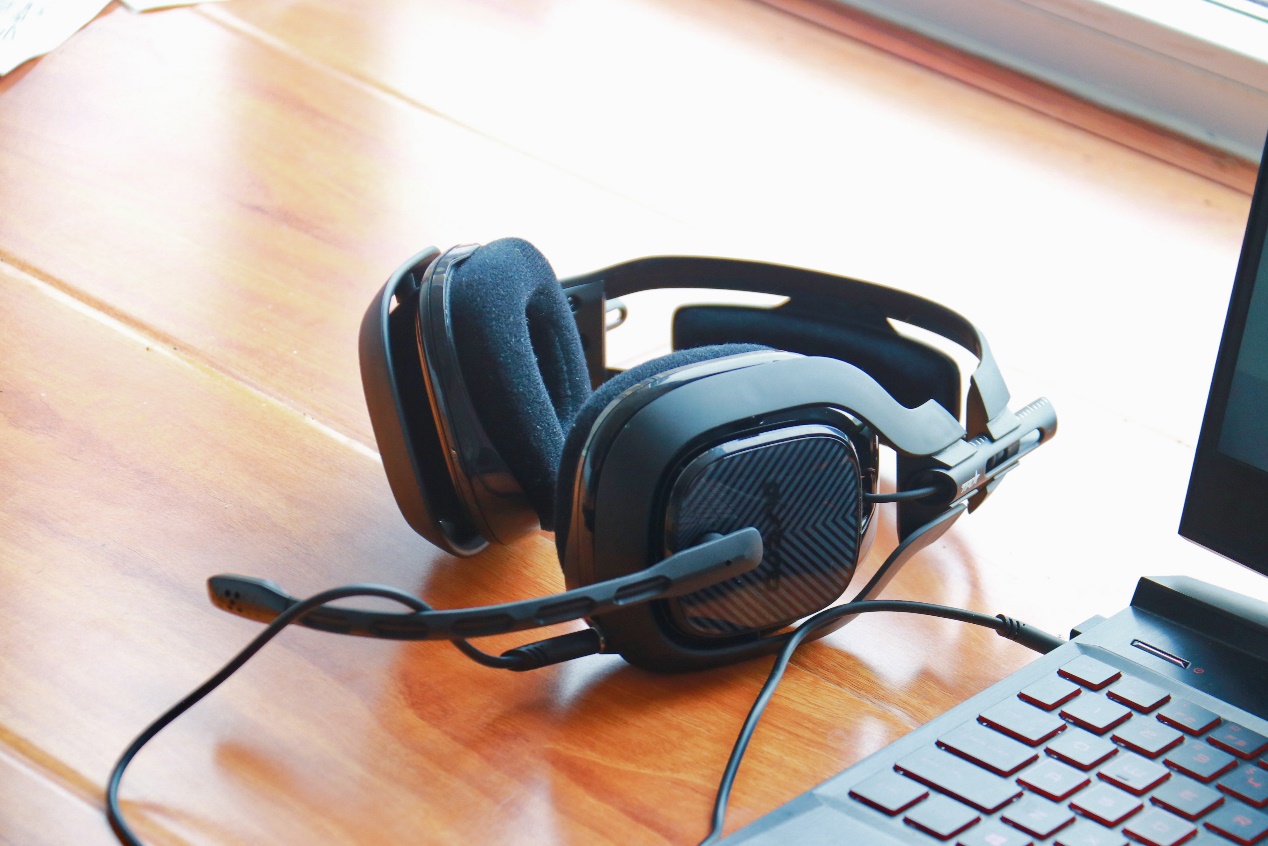 罗技g电竞(罗技(g)astro a40电竞游戏耳机上手实测:获奖无数终是实至