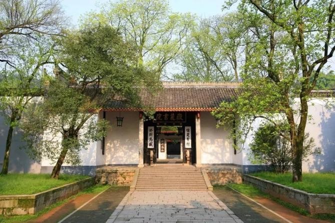 毛主席题写校名、12位院士坐镇！湖南这所大学：位列中国高等教育第一方阵！