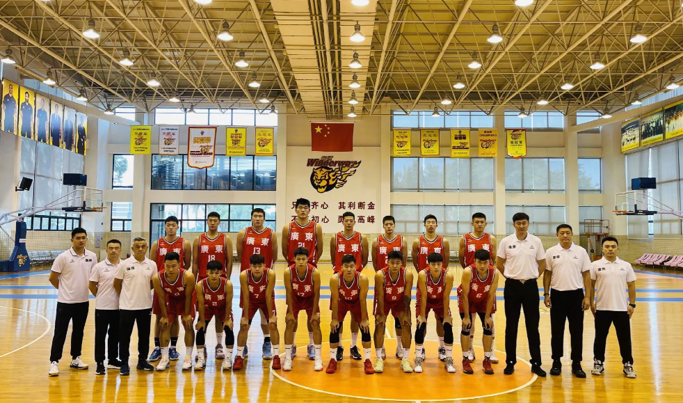 2018cba广东队球员名单(广东队12人大名单出炉！周鹏和胡明轩领衔，目标是夺取冠军)