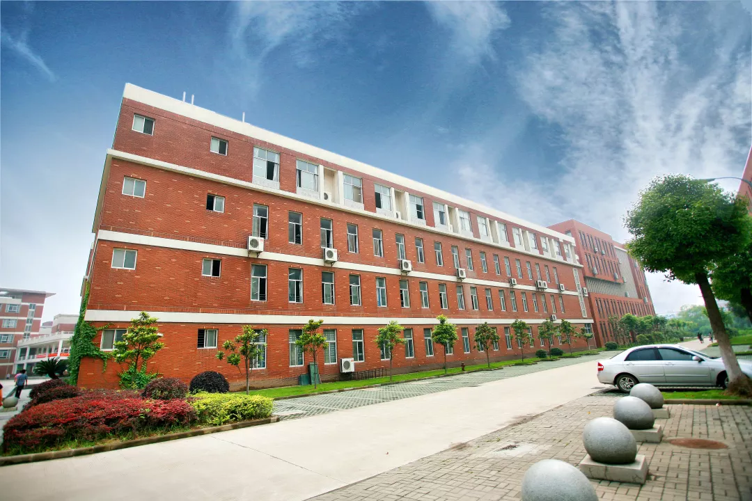 来武汉外语外事职业学院，出国不是梦