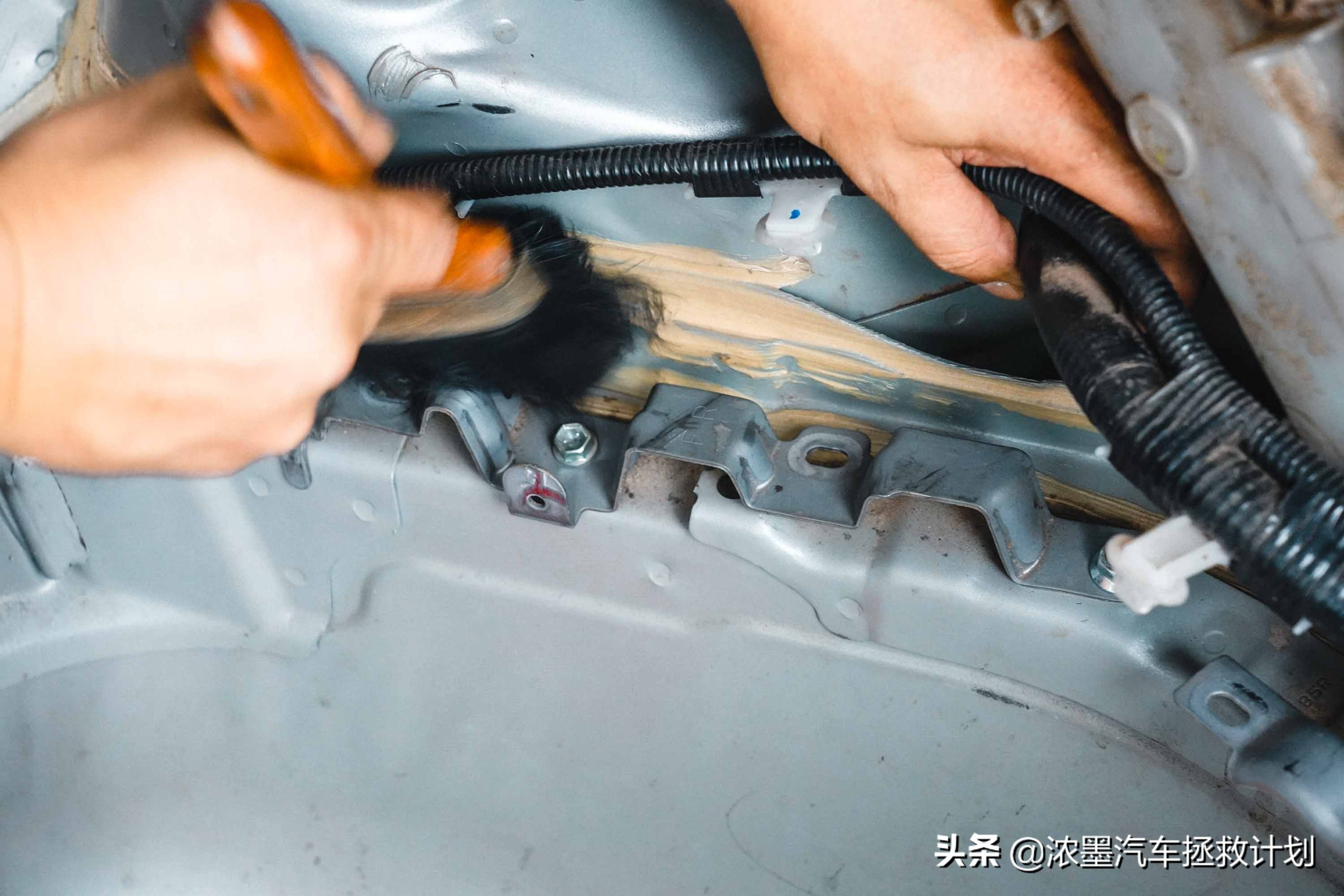 「逆转时光」整备一台经典的丰田普瑞维亚，唯有热爱可抵岁月绵长
