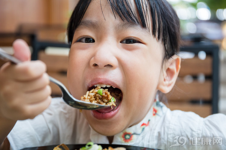 怎么能让孩子长高个(医生强调：想让孩子窜高，5件事缺一不可！要重视)