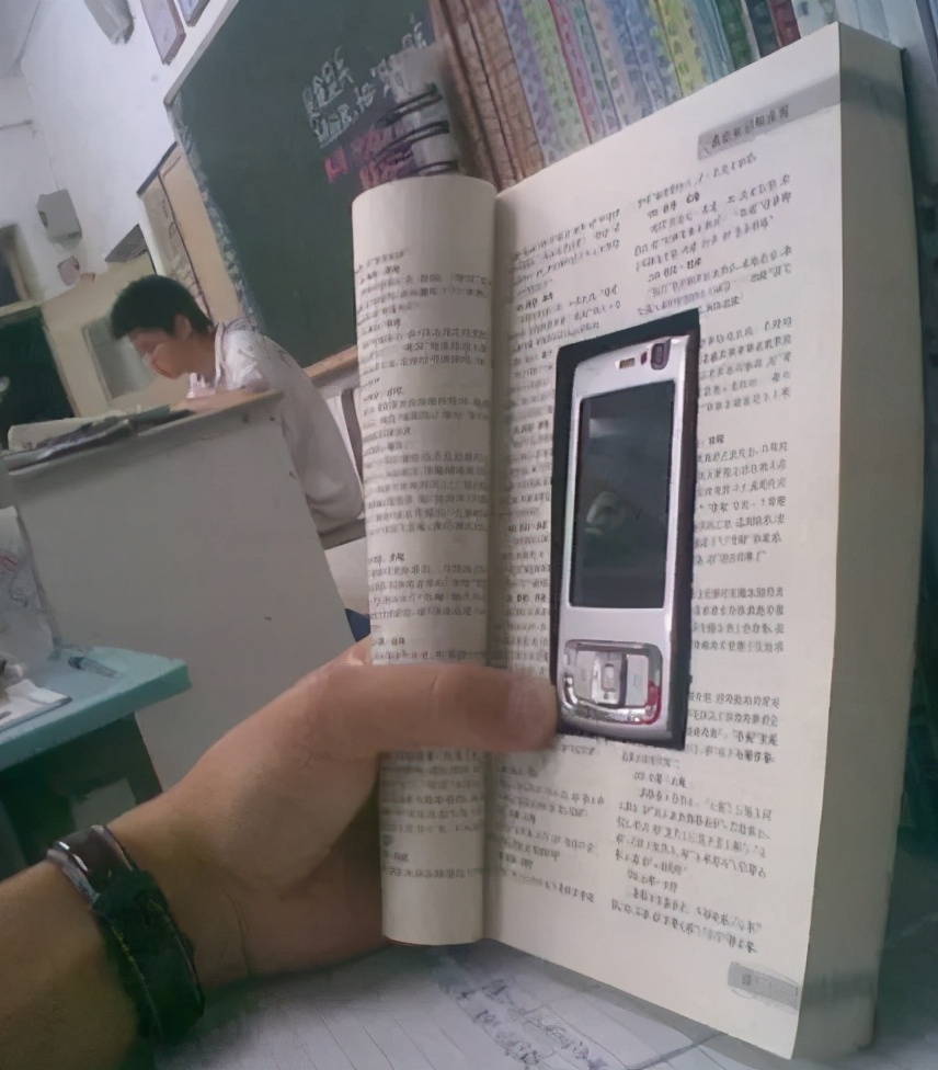 学校查手机怎么藏手机（班主任临时突击检查）