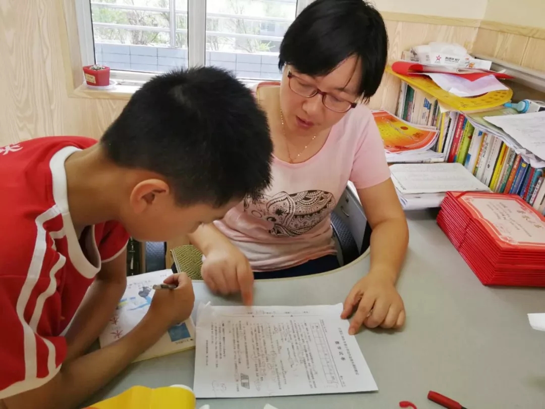 坚守大方学校14年，这位老师深受同事敬重，家长信任，学生爱戴