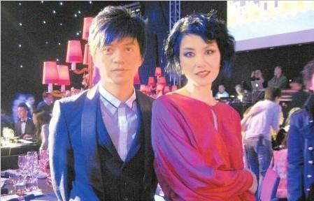 《风吹麦浪》李健：清华毕业，平步青云背后，得益于这3个女人