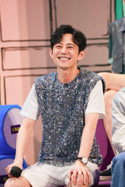 何炅王迅世界杯(众星现身乌镇聚会,何炅当场喝醉抱着周迅痛哭,黄磊忙