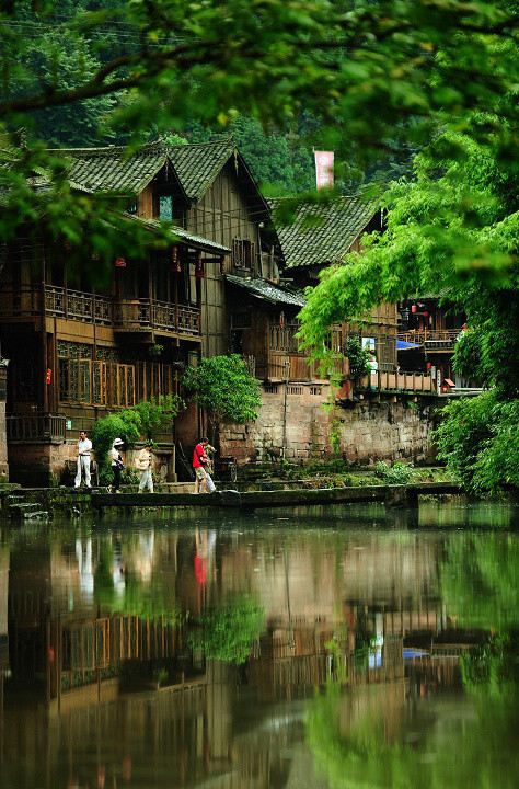 春水碧于天，画船听雨眠，用诗词带你去旅行，湖光山色尽在其中