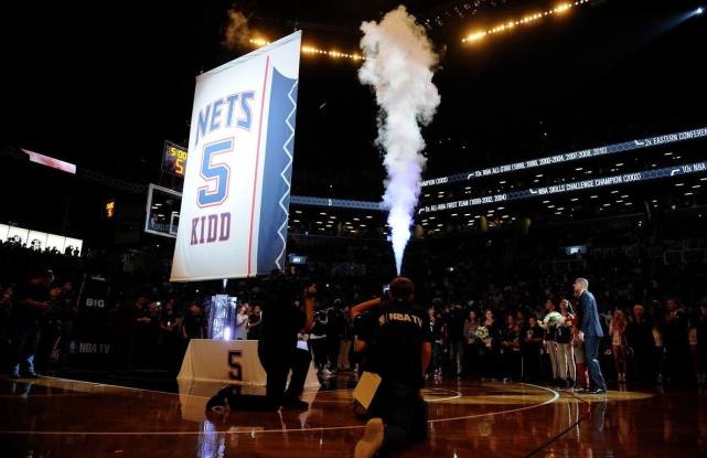 为什么nba退役球衣不能穿(NBA传奇球衣号码退役后，后面的年轻球员是否就不能再穿了？能)