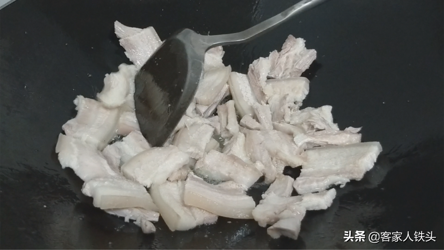 回锅肉，还是最爱妈妈教的这一个做法，简单好吃，比饭店做的还香
