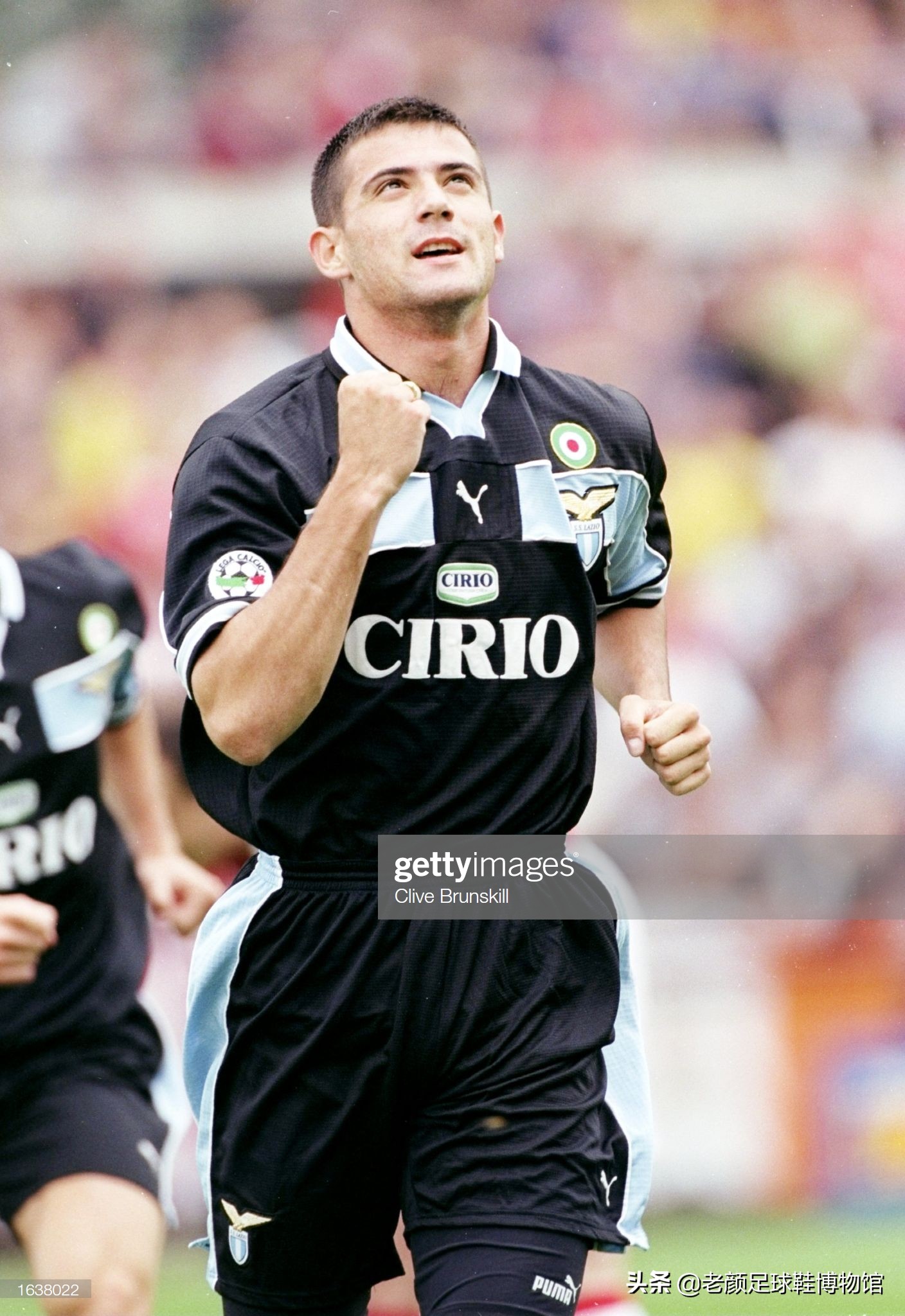 当时的拉齐奥,中场人才济济,阿尔梅达,贝隆,内德维德,再加上斯坦科