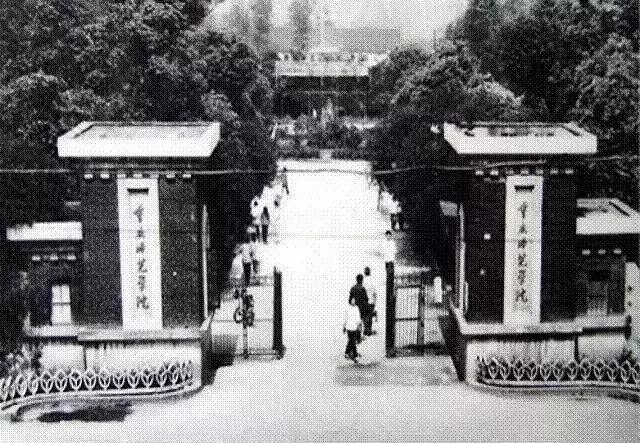 它是新中国最早成立的高等师范学校之一，坐落于重庆，综合实力跃升全国前200强！