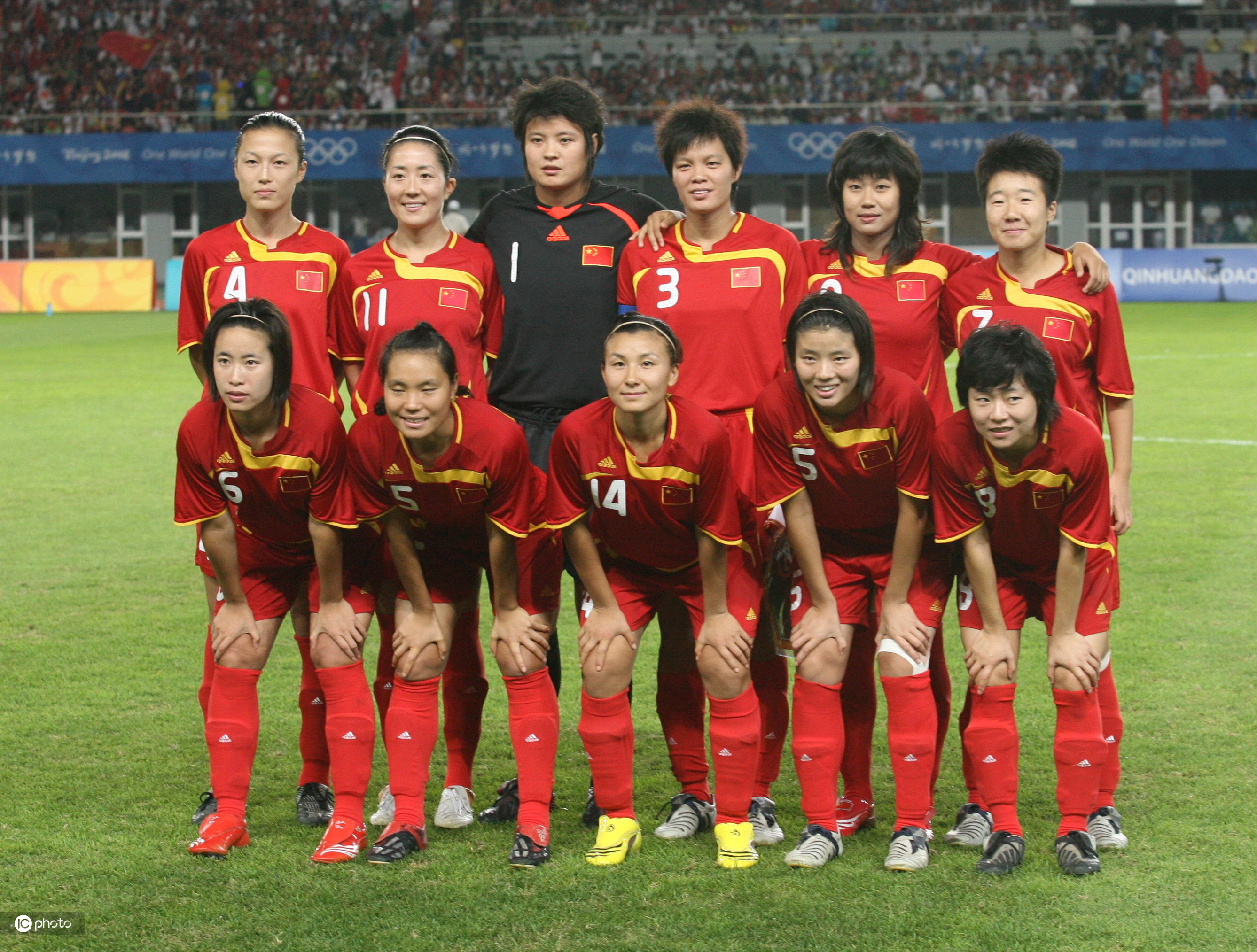 中国女足1999年出征世界杯阵容(回顾中国女足奥运征战史,96年夺银定格