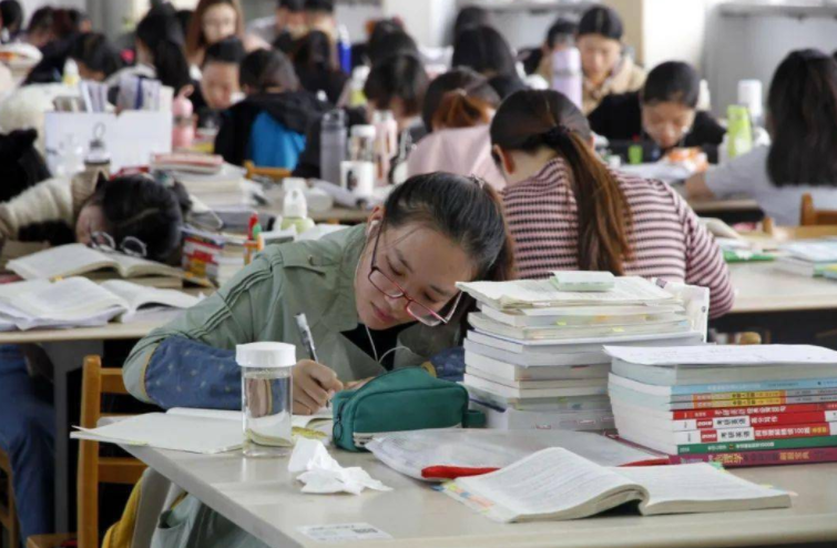 多所高校被曝歧视双非学生，被加入“考研黑名单”，考研生要注意