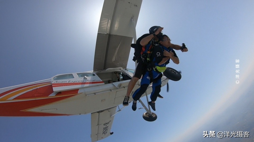 打卡在4000米高空，风靡世界的高空跳伞，悄然改变国人的度假方式