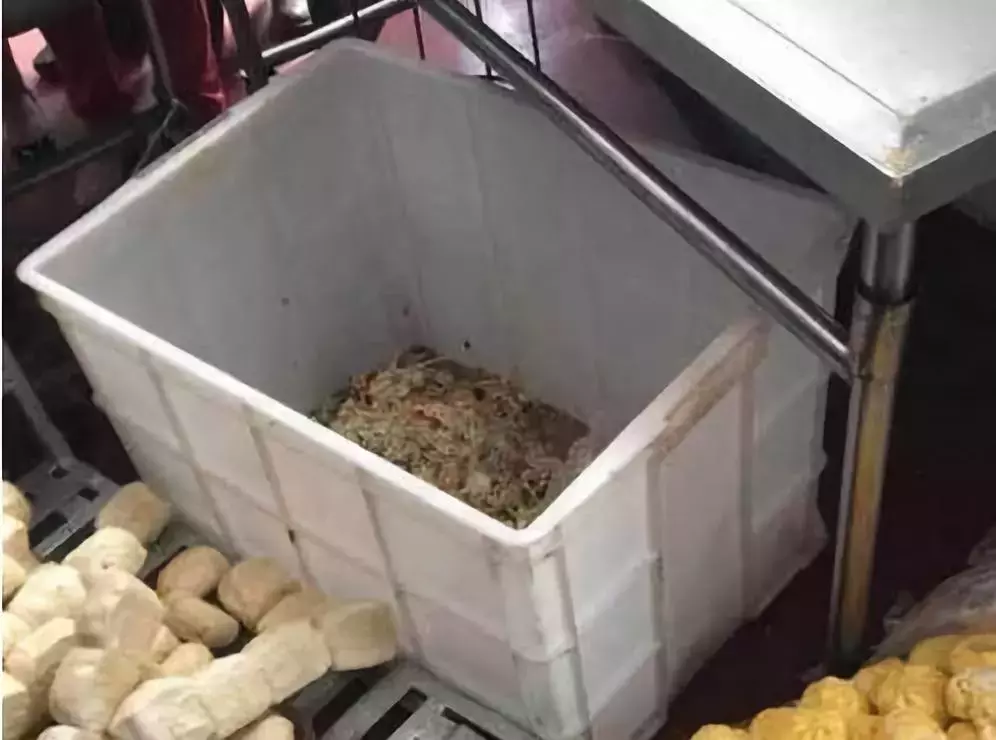 不只是中小学，大学也应该实施”校长陪餐制度”