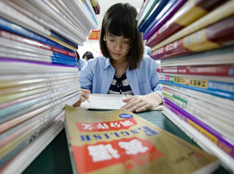 考生高考293分外出散心，父亲担心做傻事一路跟随，竟有意外惊喜