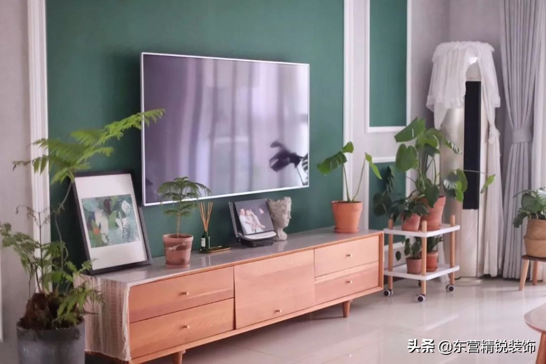 31款墨绿色背景墙装修效果图，不同区域墨绿色墙面效果