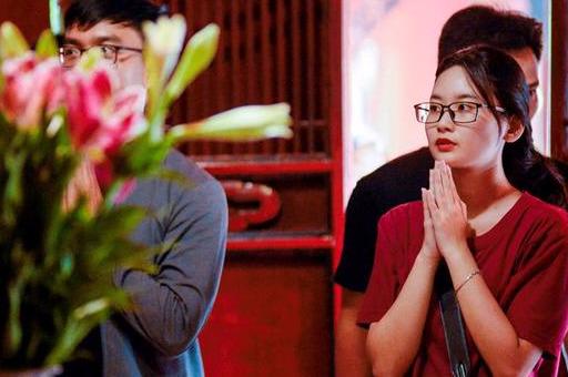 直击越南全国88万人高考！祈福和刷题一样壮观