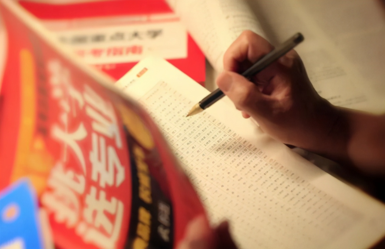 四川高考，第一个出考场的考生：玩了半个小时、211没问题