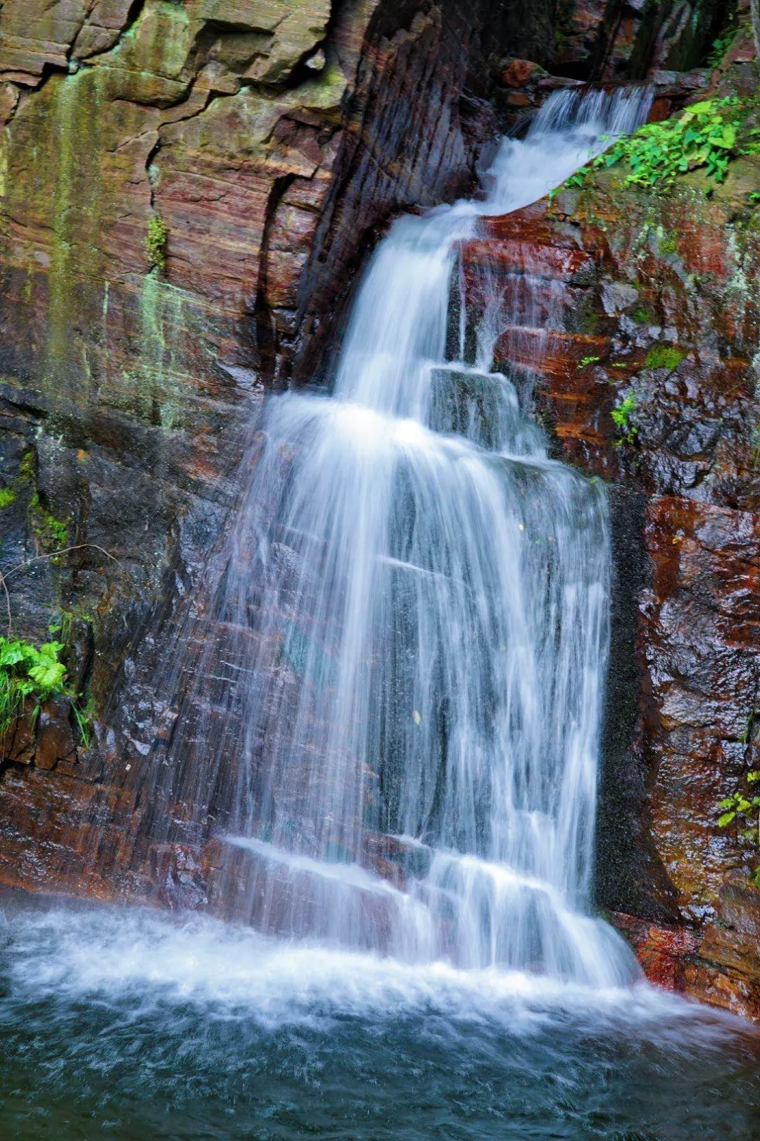 中原石头城,深山小迷宫,情人谷里还有天然壁画,到渑池要这样玩