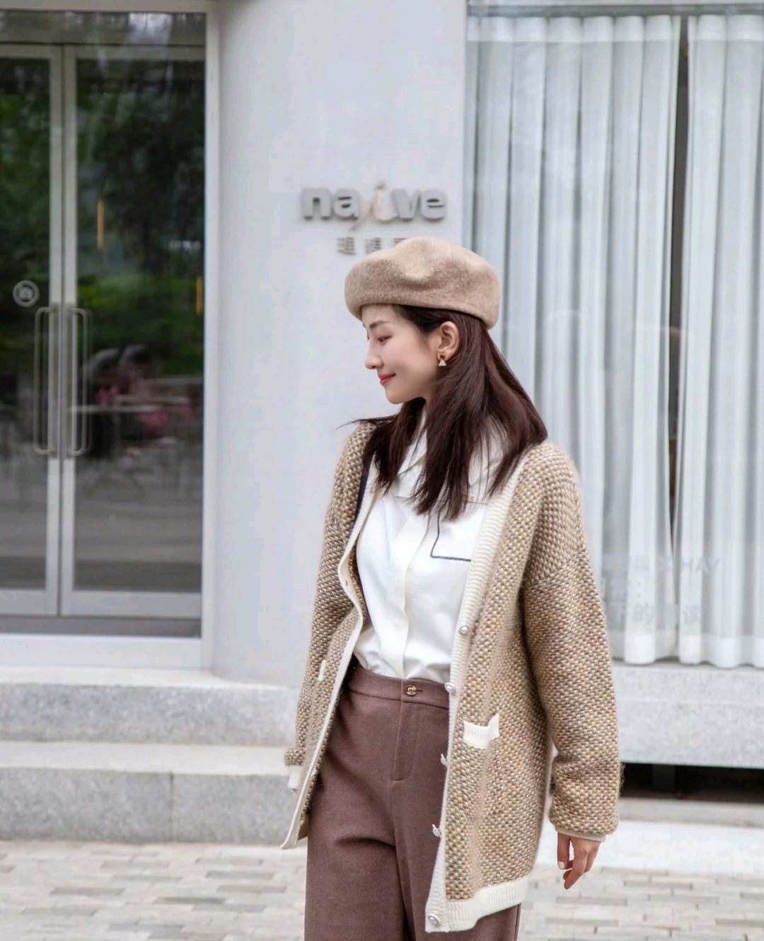 秋装搭配技巧穿上基础款也能美到骨子里,今年流行的秋装搭配?