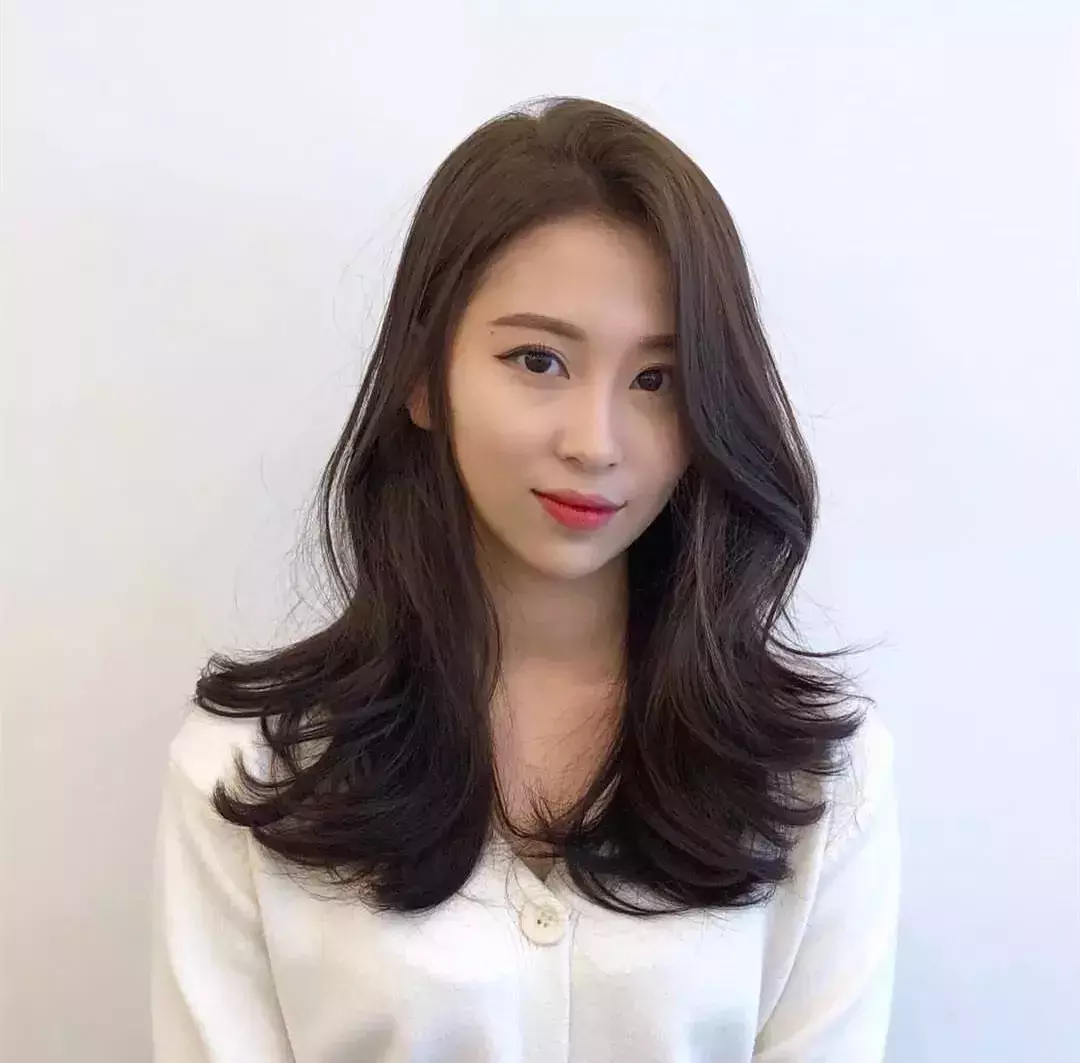 大脸妹子最适合的四款发型