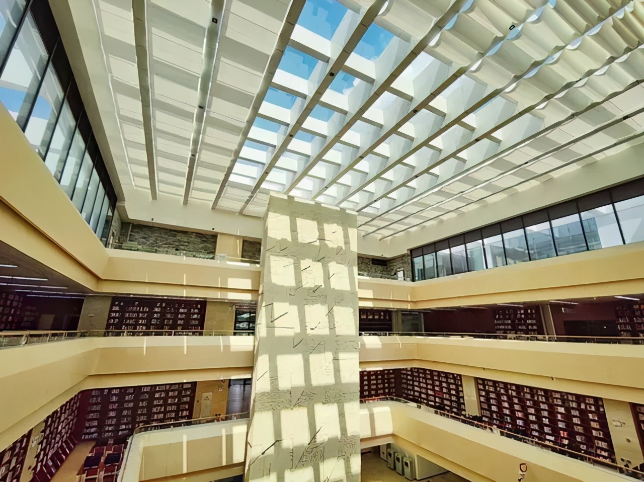 忍不住告诉你！广州的这些宝藏图书馆，真的超靓