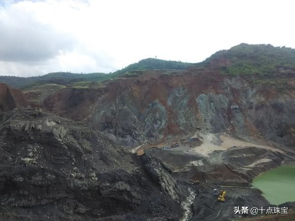 翡翠原石场口(翡翠石，从地理位置、成因，种类图文并茂详解翡翠八大场口)