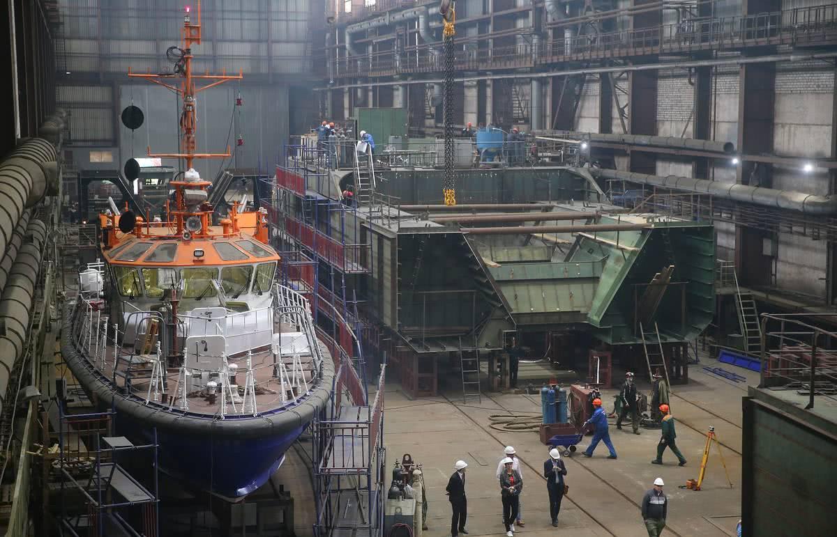 日本造船厂随着调查的进一步深入,渤海二号的翻沉是因为违章操作,冒险