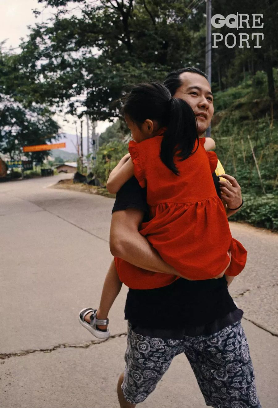 九连真人：小镇青年因为乐队的夏天一曲成名，留在故乡，还是去北京？