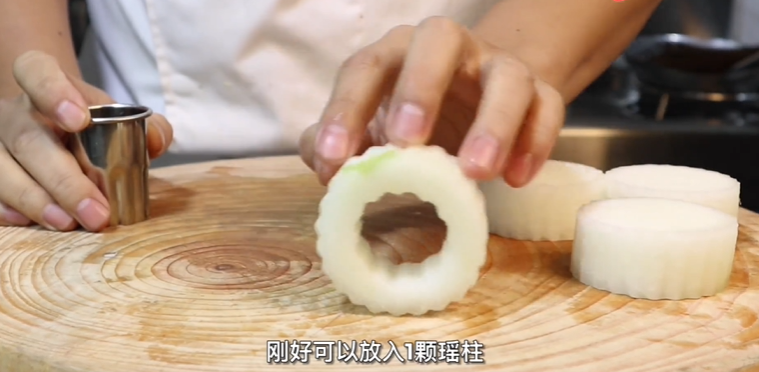 一年产396条美食视频，18年粤菜大厨教244万人“在线开店”