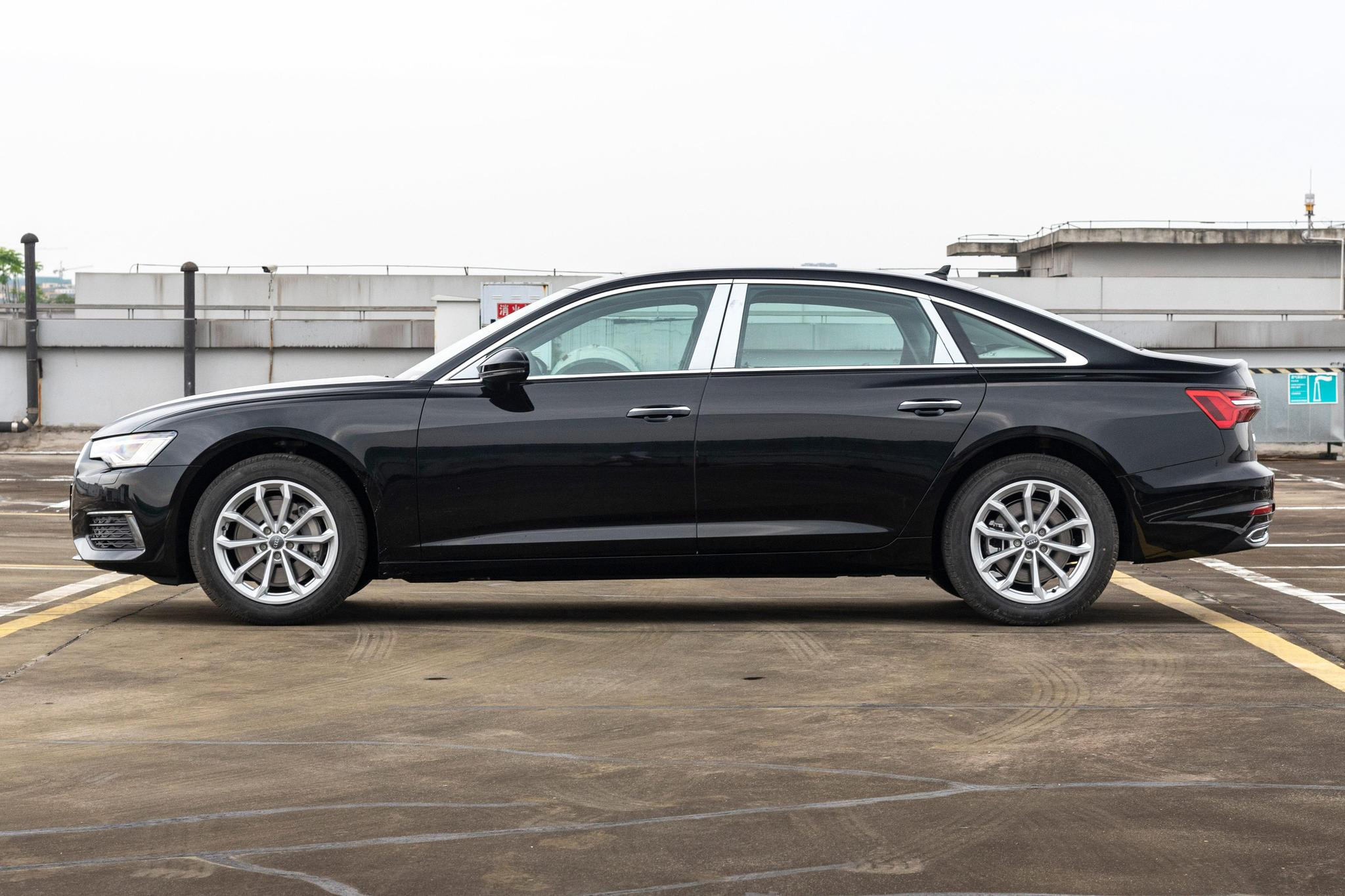 2022款奥迪a6l报价及图片(宝马x5报价2022款价格及图片)