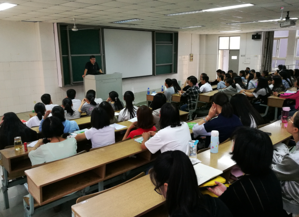 毕业后才发现，文科生最“吃香”的三类专业，过来人悔不当初