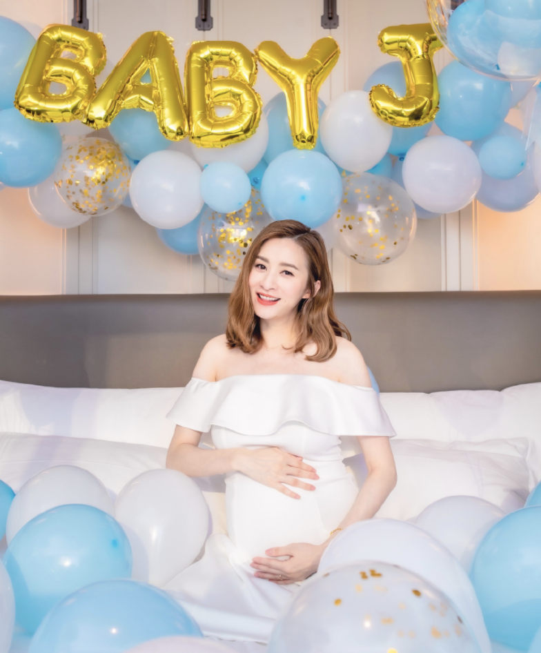 7位女神甜蜜待产:谢娜秀恩爱张梓琳晒孕肚,嫁给爱情的样子真美