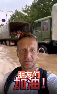 戏弄妹妹吐槽：武磊失去了两把单刀，一个敬仰斯塔林快乐的足球，两个敬仰巴神思考人生