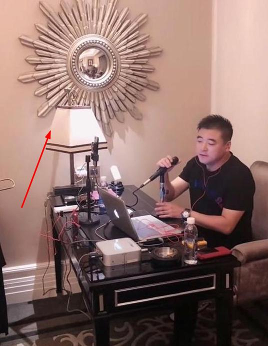 拒做赵本山徒弟，又当众殴打交警的魏三，如今49岁直播捞金惹争议