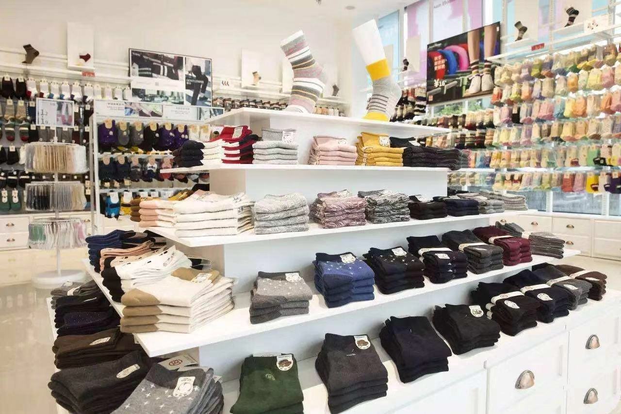 专注做袜子年入十亿，“棉袜代工王”健盛集团抢滩国内市场