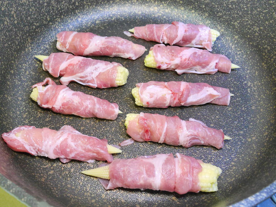 这道“玉米笋肉卷”，咸咸甜甜超好吃，新手必学、零失败料理