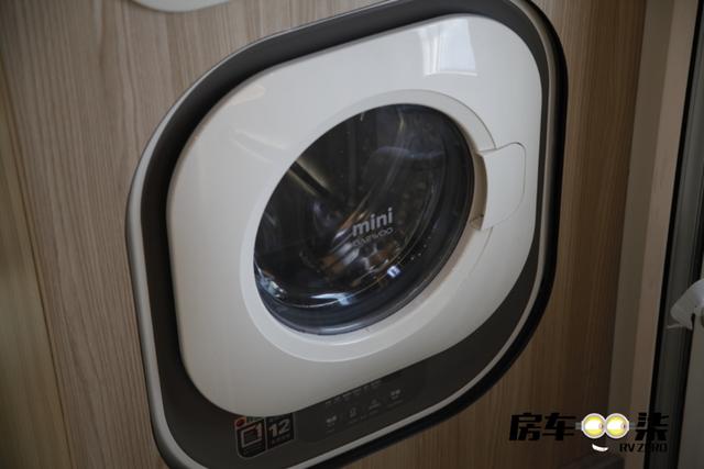 诺优新款乐途大额头房车，布局合理，空间舒适，售价52.8万元