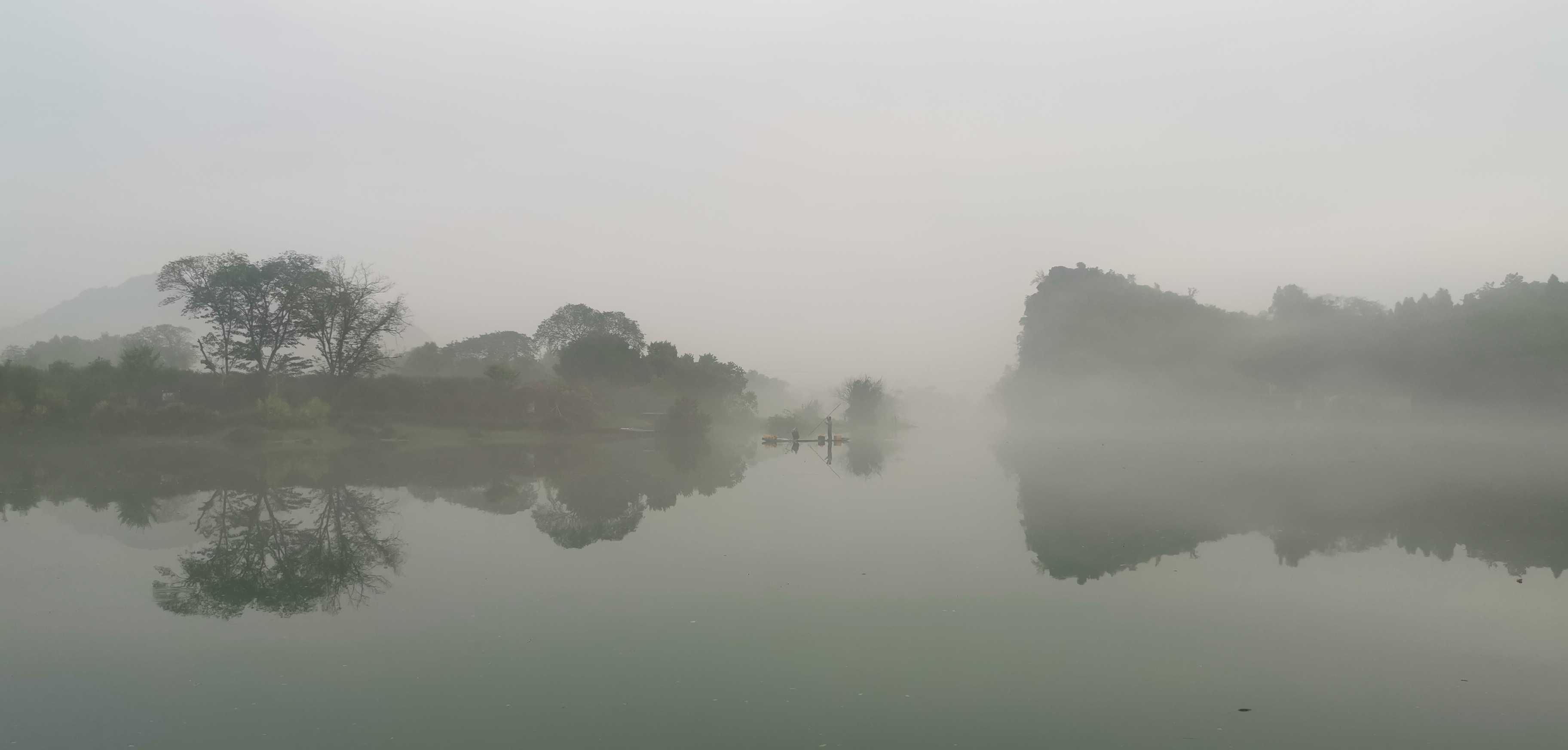 烟雨中的净瓶山如诗如画