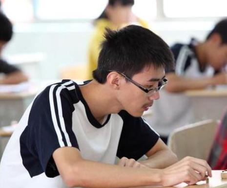 今年高考出现滑铁卢，山东4.8万考生无缘本科，滑档原因有些心酸