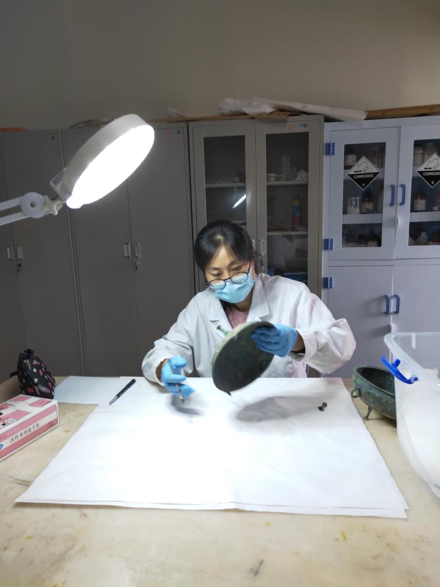 新闻周刊丨文物会得“癌症”还传染？！我在青博修文物：会望闻问切，还要懂护肤美颜